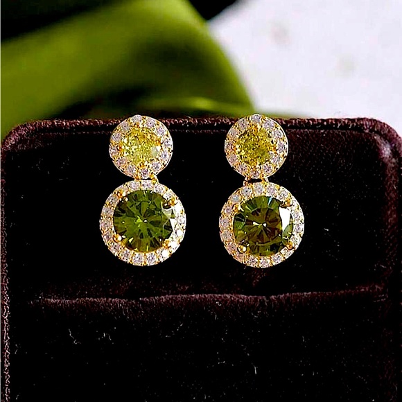 Jewelry - Elegant Green and Yellow Earrings